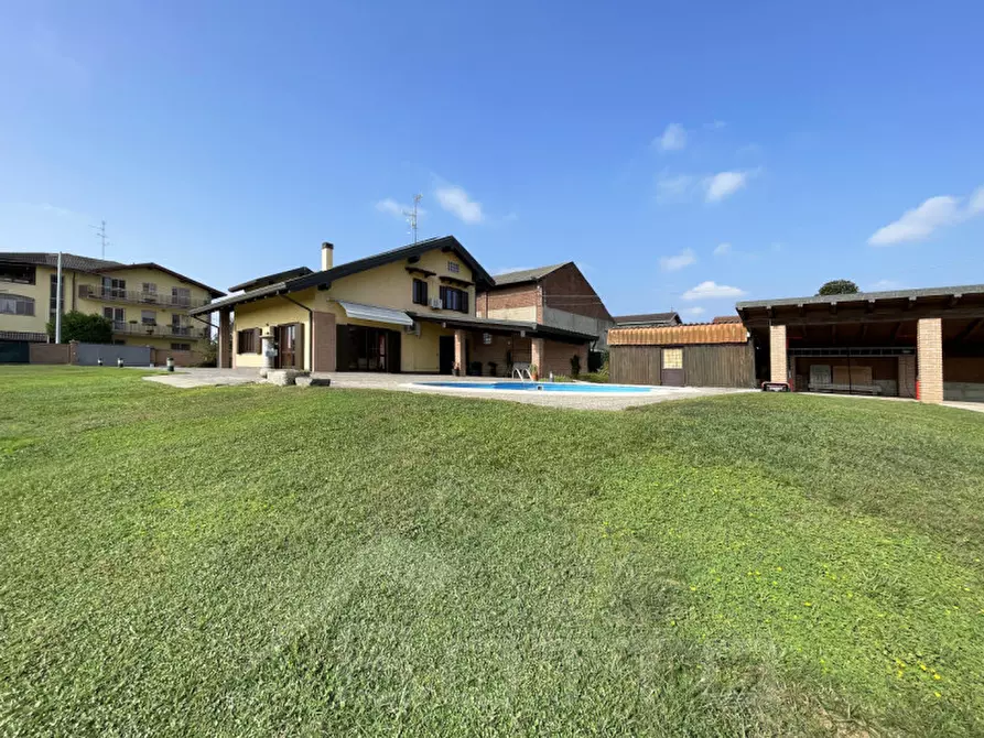 Immagine 1 di Villa in vendita  in via cascinini a Momo