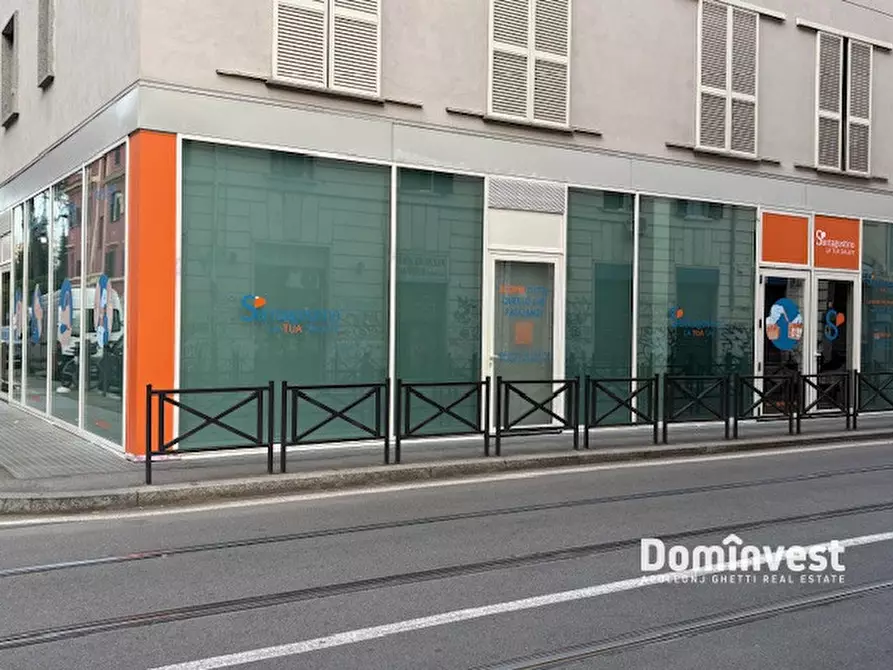 Immagine 3 di Negozio in vendita  in Via dei Reti a Roma