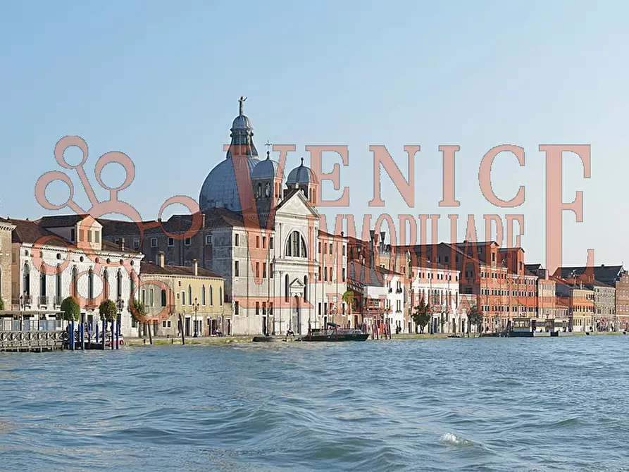 Immagine 1 di Negozio in vendita  a Venezia