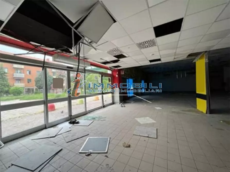 Immagine 2 di Negozio in vendita  in VIA ROSSINI GIACOMO a Cantù