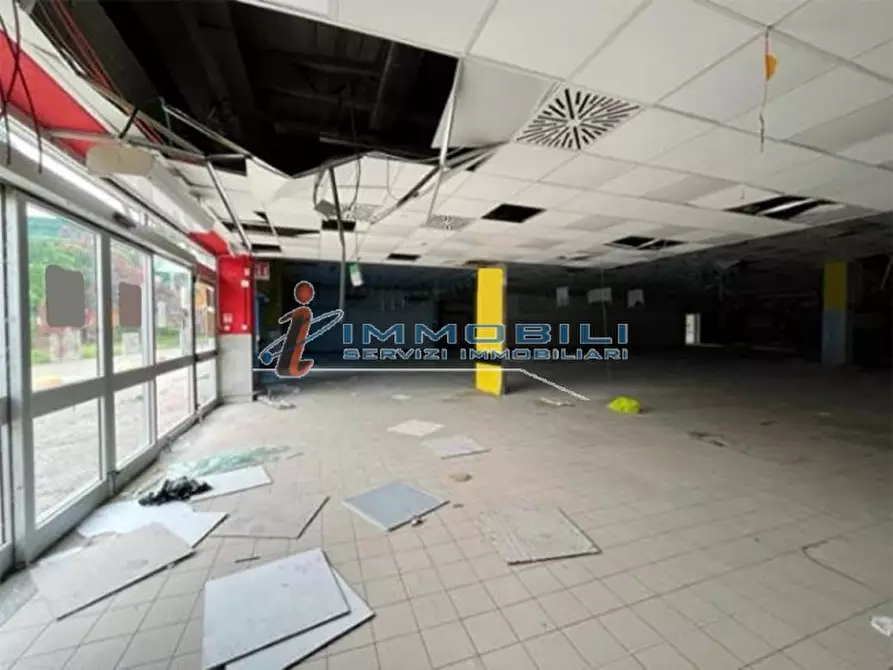 Immagine 3 di Negozio in vendita  in VIA ROSSINI GIACOMO a Cantù