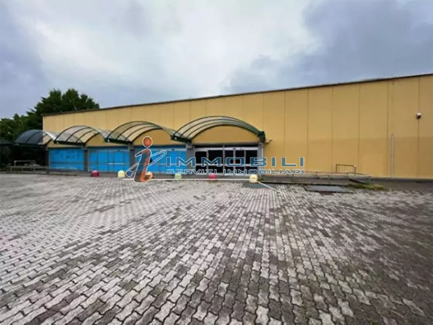 Immagine 8 di Negozio in vendita  in VIA ROSSINI GIACOMO a Cantù