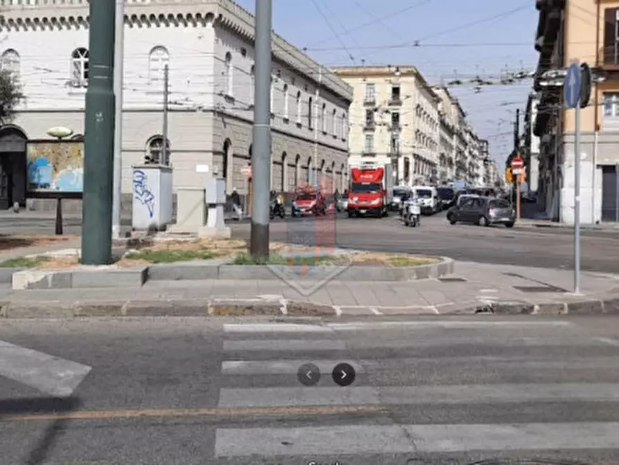 Immagine 1 di Negozio in vendita  in PIAZZA GARIBALDI a Napoli