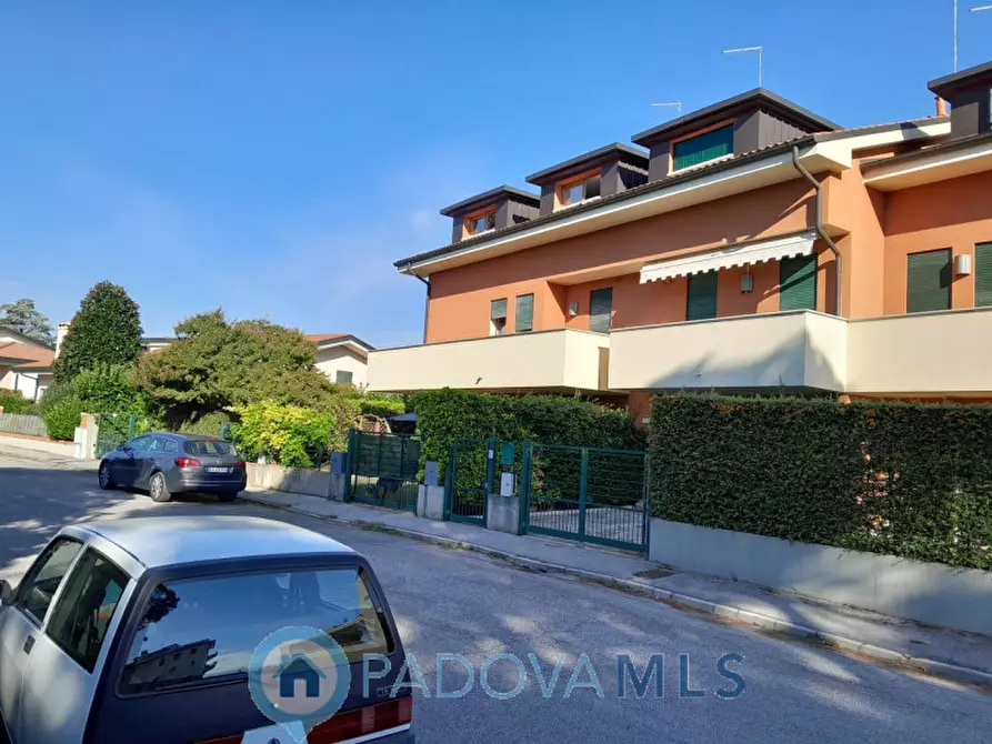Immagine 1 di Casa quadrifamiliare in vendita  in Via Trasimeno a Selvazzano Dentro