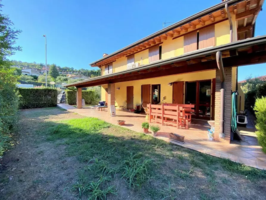Immagine 1 di Casa bifamiliare in vendita  in Strada Provinciale Due Porte-Padenghe a Padenghe Sul Garda