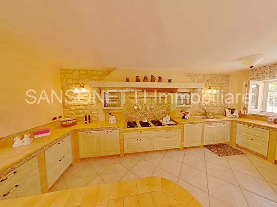 Immagine 25 di Villa in vendita  in IHOSAV a Fasano