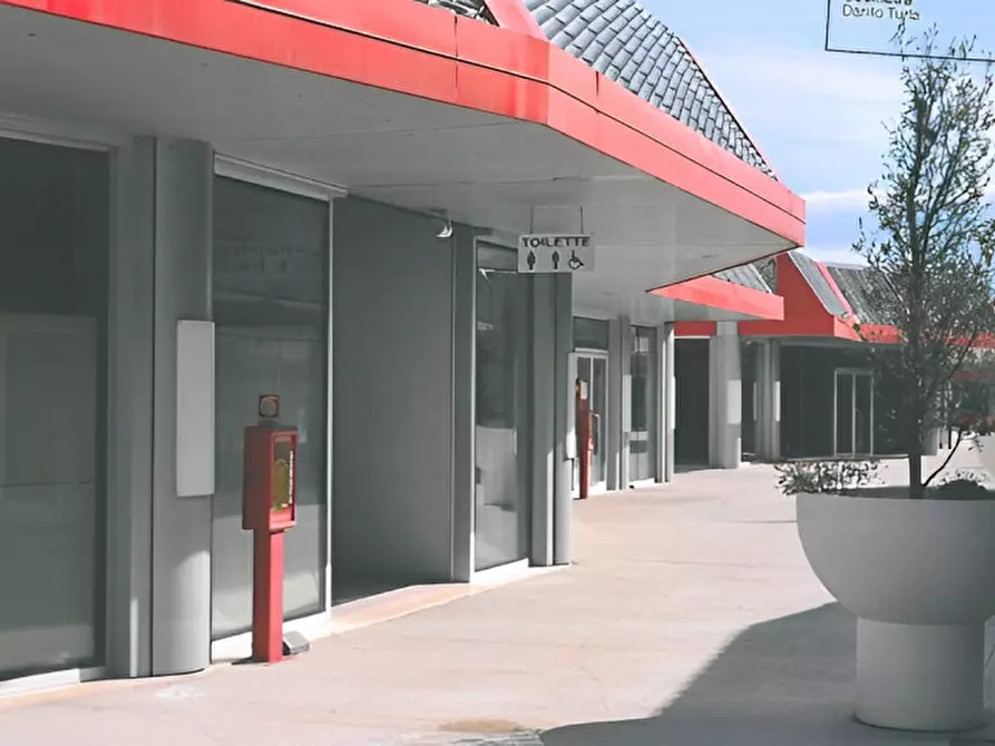 Immagine 14 di Attività commerciale in vendita  in Contrada Rio Moro a Colonnella