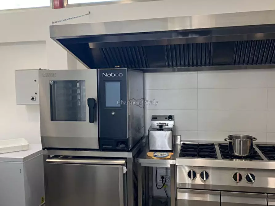 Immagine 10 di Attività commerciale in vendita  in Strada Provinciale 28 a Modica