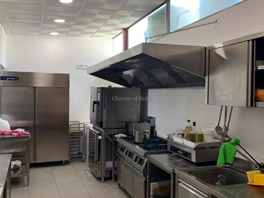 Immagine 11 di Attività commerciale in vendita  in Strada Provinciale 28 a Modica