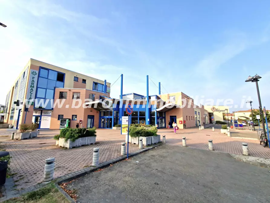 Immagine 2 di Negozio in vendita  in Via Gordini n.24 a Valsamoggia