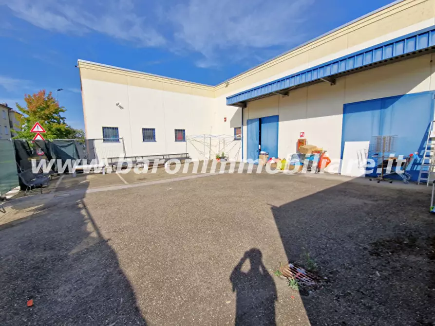 Immagine 7 di Negozio in vendita  in Via Gordini n.24 a Valsamoggia