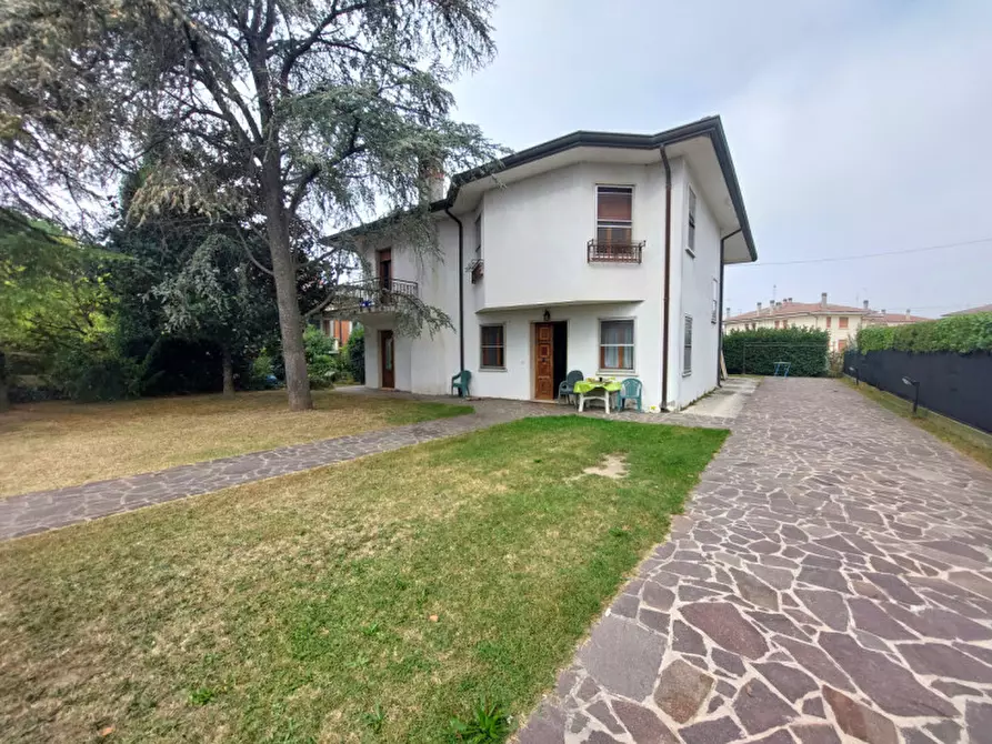 Immagine 1 di Villa in vendita  in Adria, Via Leonardo Da Vinci a Adria