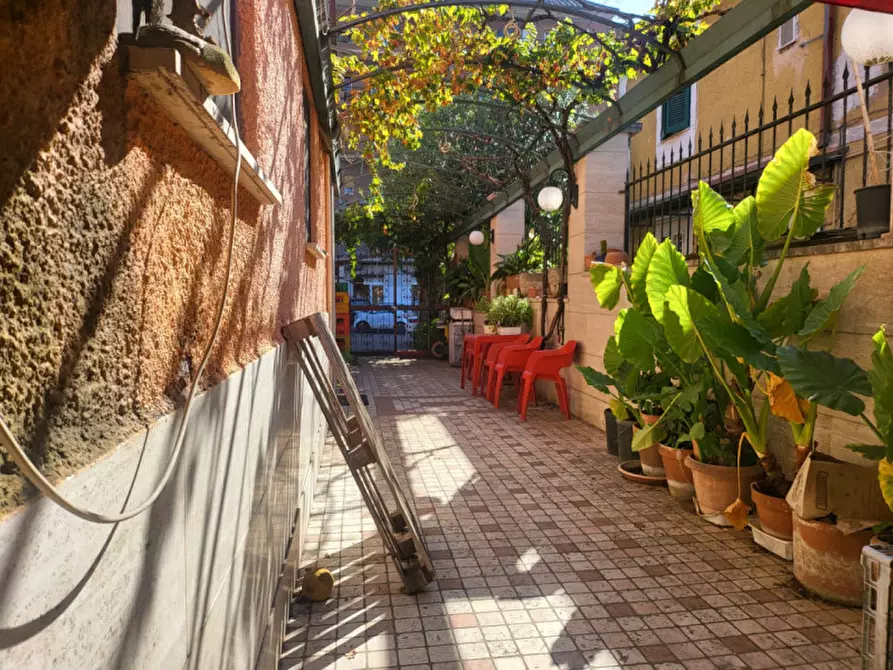 Immagine 2 di Attività commerciale in vendita  in VIA DELLA BUFALOTTA a Roma