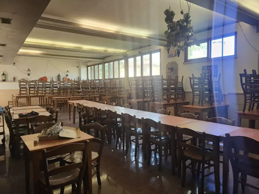 Immagine 4 di Attività commerciale in vendita  in VIA DELLA BUFALOTTA a Roma