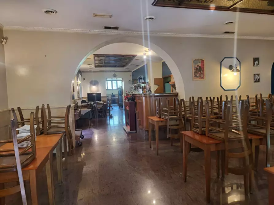 Immagine 5 di Attività commerciale in vendita  in VIA DELLA BUFALOTTA a Roma