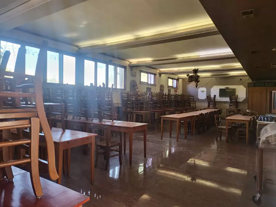 Immagine 7 di Attività commerciale in vendita  in VIA DELLA BUFALOTTA a Roma