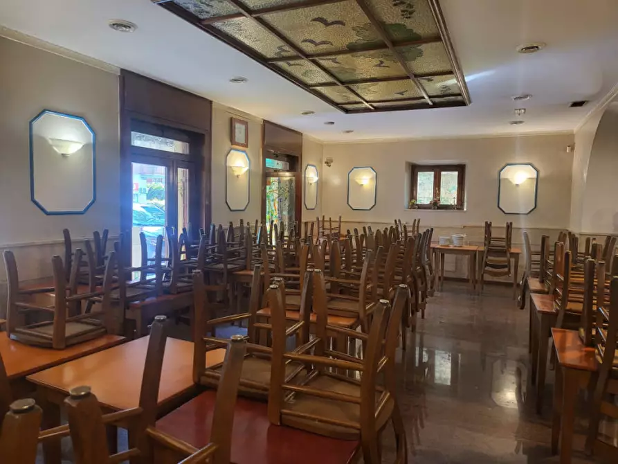 Immagine 8 di Attività commerciale in vendita  in VIA DELLA BUFALOTTA a Roma