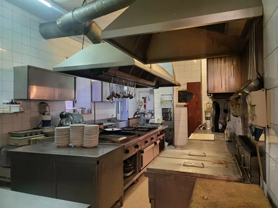 Immagine 10 di Attività commerciale in vendita  in VIA DELLA BUFALOTTA a Roma