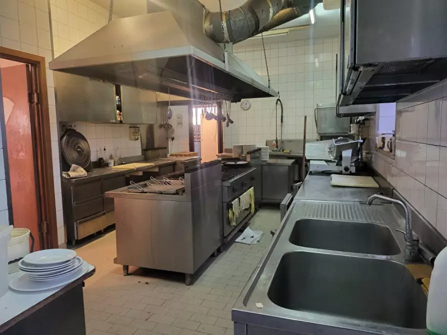 Immagine 11 di Attività commerciale in vendita  in VIA DELLA BUFALOTTA a Roma