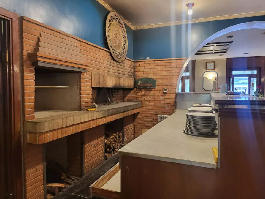 Immagine 15 di Attività commerciale in vendita  in VIA DELLA BUFALOTTA a Roma