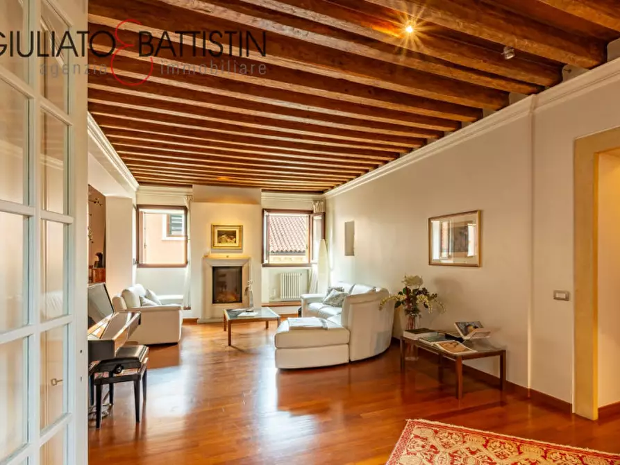 Immagine 3 di Appartamento in vendita  in Contrà Porti a Vicenza