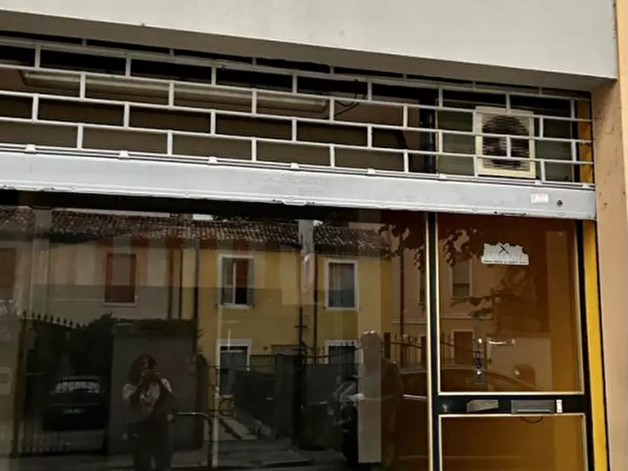 Immagine 2 di Negozio in affitto  in via Tiepolo a Padova