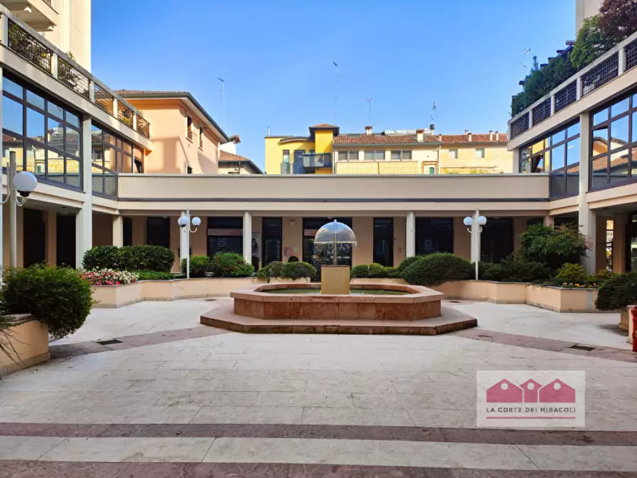 Immagine 2 di Posto auto in vendita  in Via Napoli a Vicenza