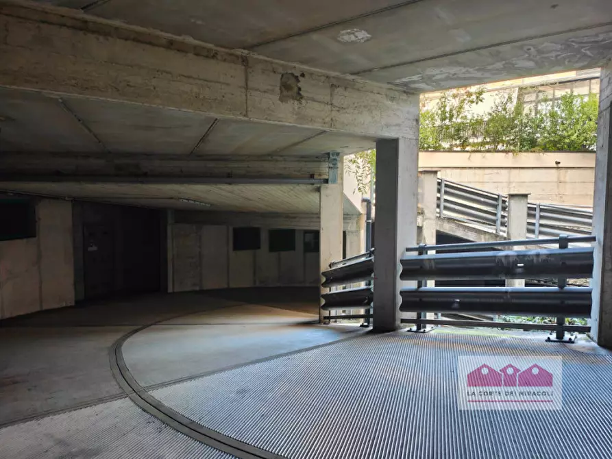 Immagine 3 di Posto auto in vendita  in Via Napoli a Vicenza