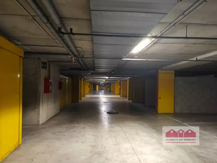 Immagine 5 di Posto auto in vendita  in Via Napoli a Vicenza