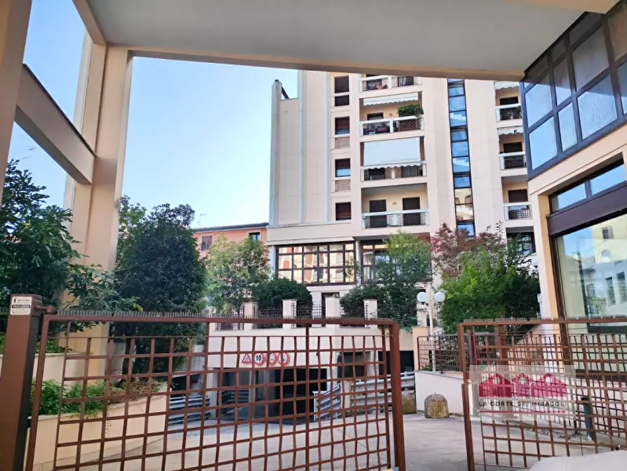 Immagine 9 di Posto auto in vendita  in Via Napoli a Vicenza