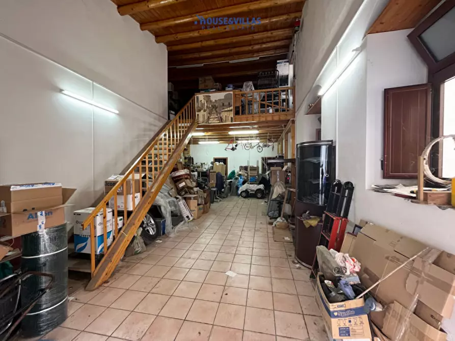 Immagine 1 di Negozio in affitto  in via aurispa a Noto