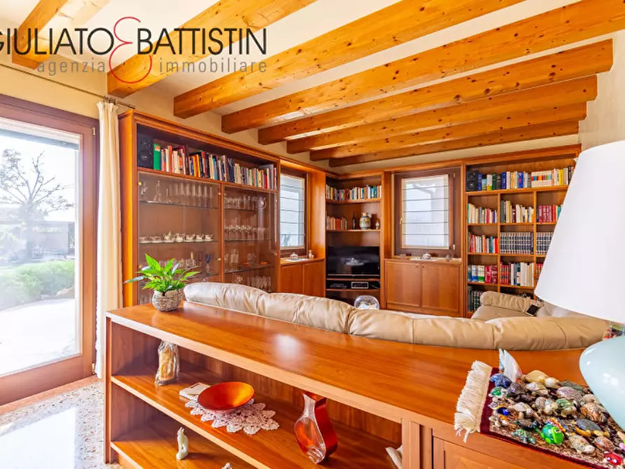 Immagine 5 di Casa bifamiliare in vendita  in via Rigoletto a Castegnero