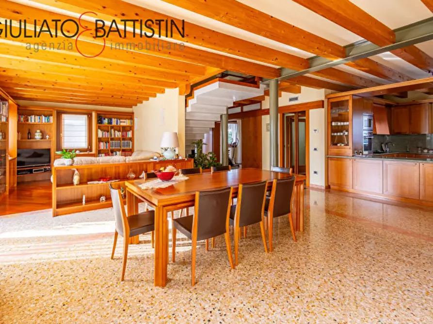 Immagine 6 di Casa bifamiliare in vendita  in via Rigoletto a Castegnero