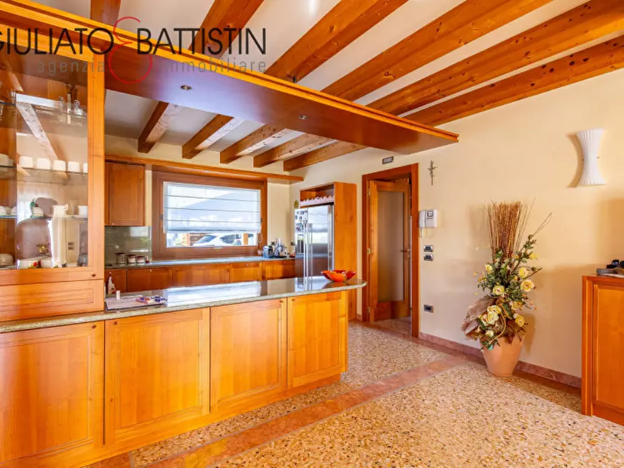 Immagine 7 di Casa bifamiliare in vendita  in via Rigoletto a Castegnero