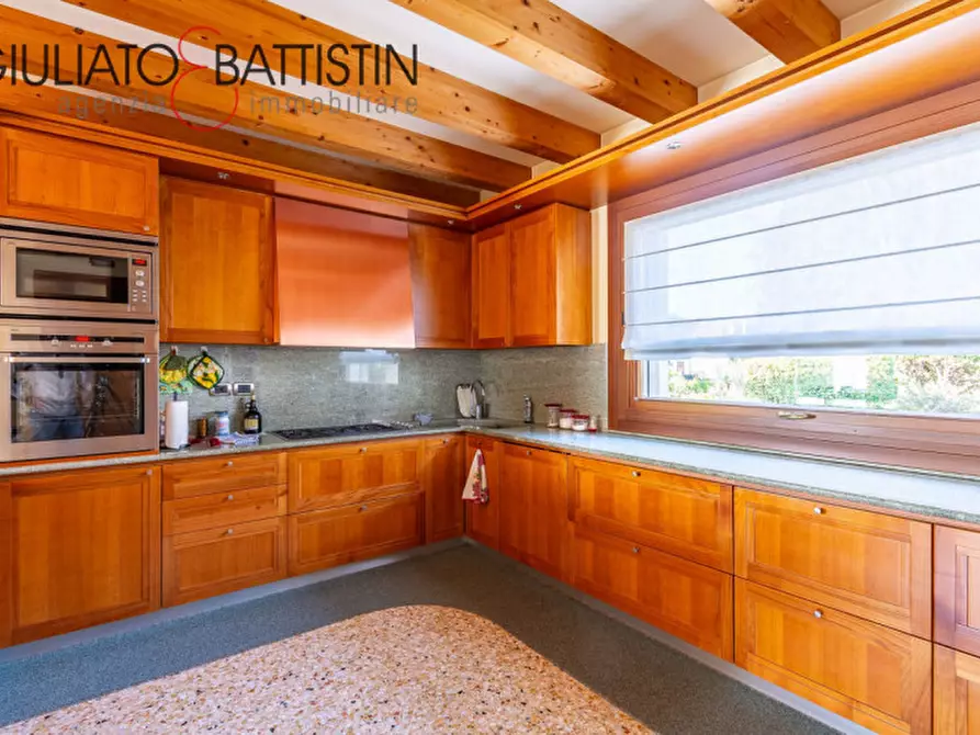 Immagine 8 di Casa bifamiliare in vendita  in via Rigoletto a Castegnero