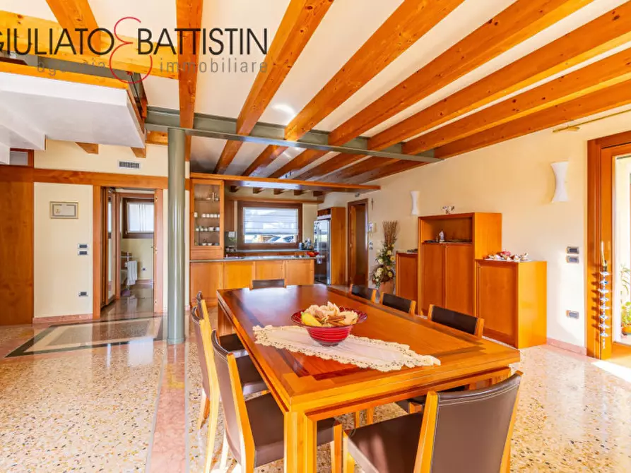 Immagine 9 di Casa bifamiliare in vendita  in via Rigoletto a Castegnero