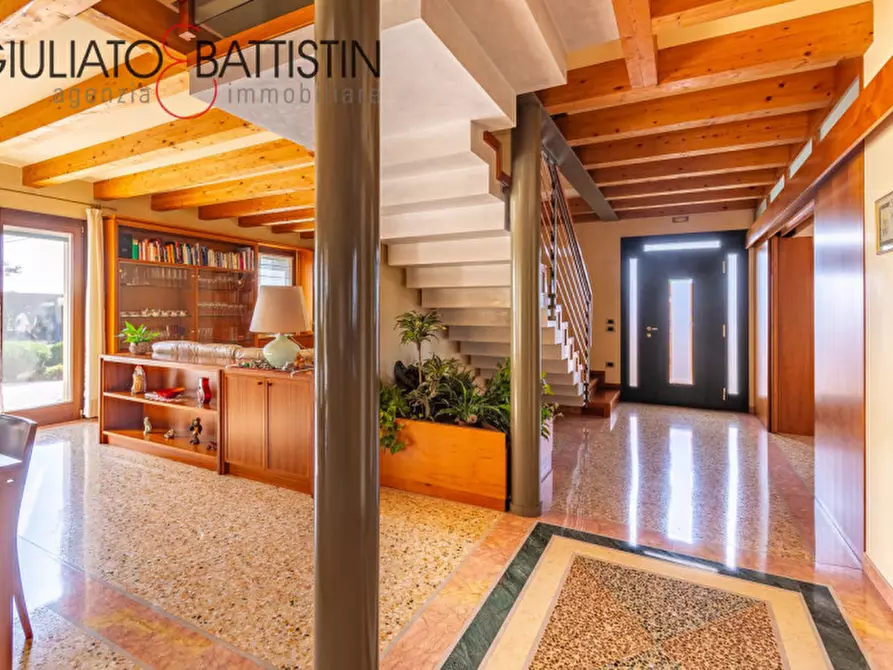 Immagine 10 di Casa bifamiliare in vendita  in via Rigoletto a Castegnero