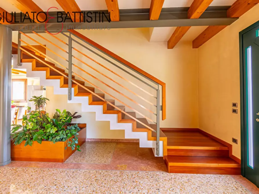 Immagine 11 di Casa bifamiliare in vendita  in via Rigoletto a Castegnero