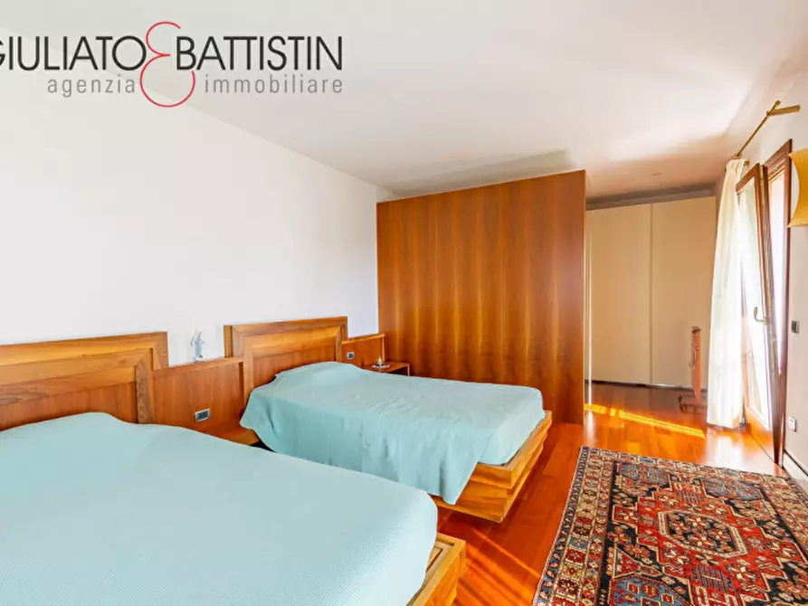 Immagine 13 di Casa bifamiliare in vendita  in via Rigoletto a Castegnero