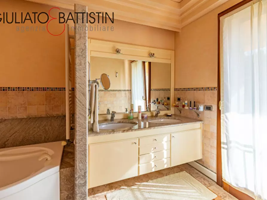 Immagine 14 di Casa bifamiliare in vendita  in via Rigoletto a Castegnero