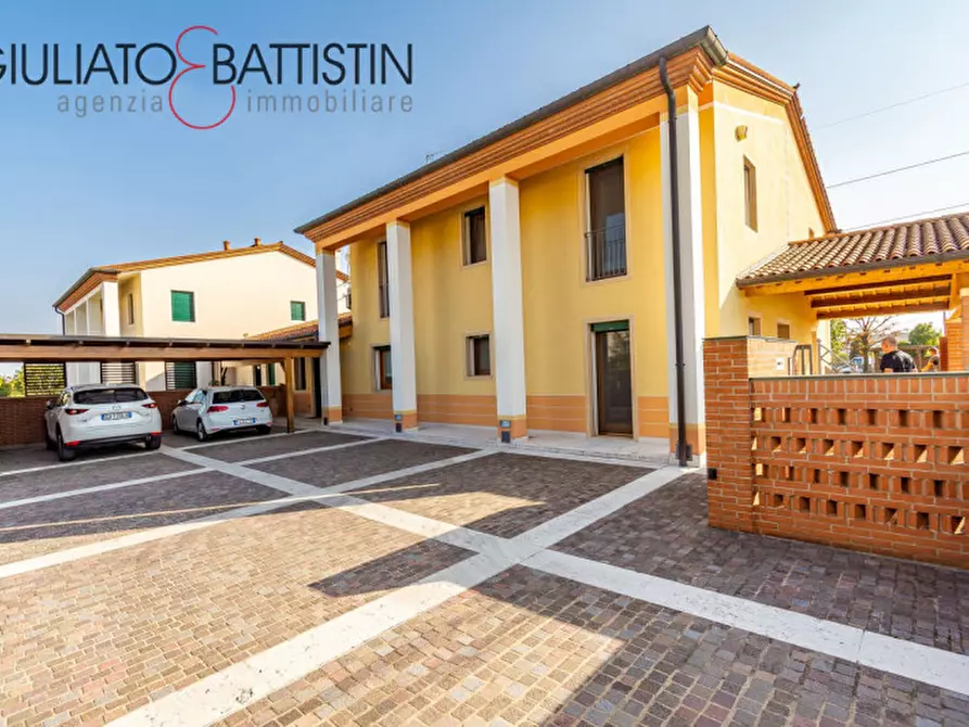 Immagine 19 di Casa bifamiliare in vendita  in via Rigoletto a Castegnero