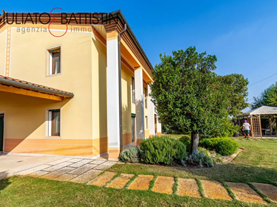 Immagine 20 di Casa bifamiliare in vendita  in via Rigoletto a Castegnero