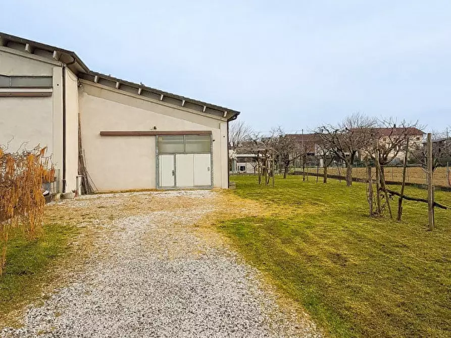 Immagine 26 di Casa bifamiliare in vendita  in via Rigoletto a Castegnero
