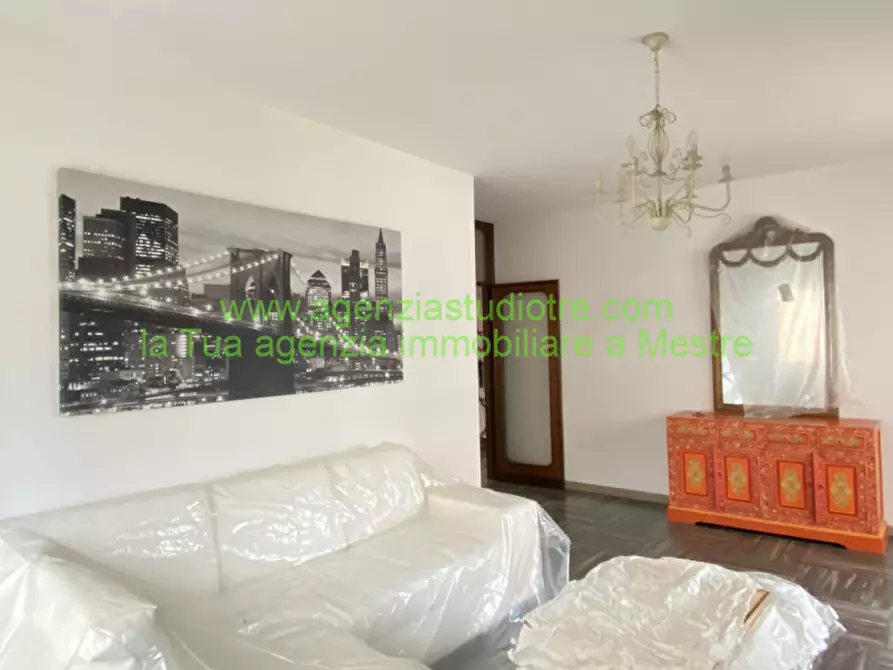 Immagine 1 di Appartamento in vendita  in via einaudi 33 a Venezia