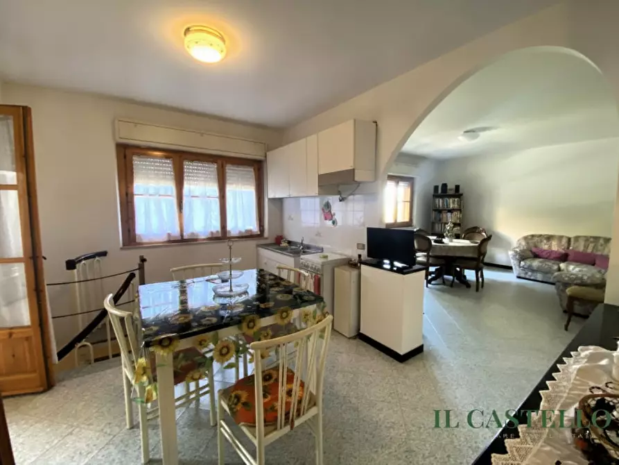 Immagine 1 di Appartamento in vendita  in via della resistenza a Paciano