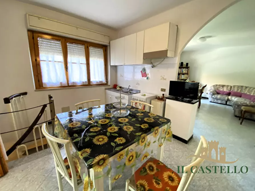 Immagine 3 di Appartamento in vendita  in via della resistenza a Paciano