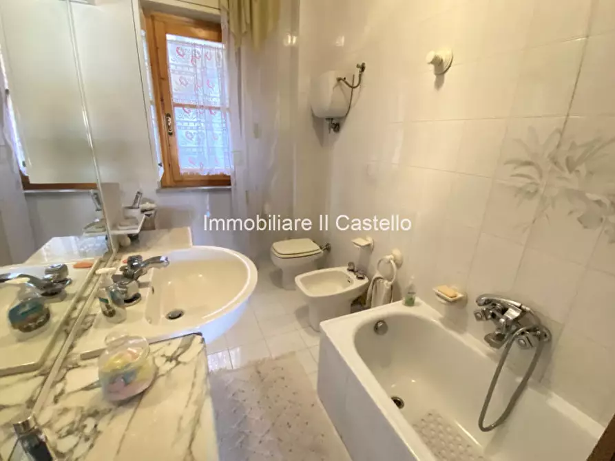 Immagine 18 di Appartamento in vendita  in via della resistenza a Paciano