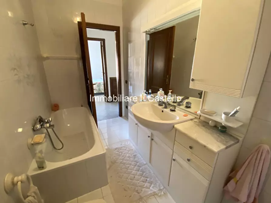 Immagine 20 di Appartamento in vendita  in via della resistenza a Paciano