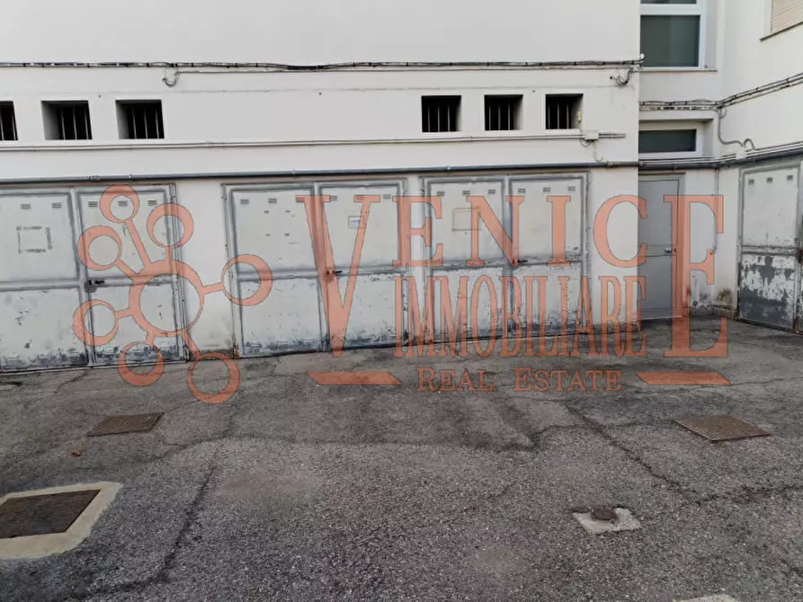 Immagine 1 di Garage in affitto  a Venezia