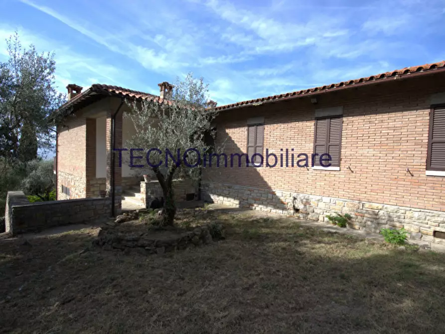 Immagine 1 di Villa in vendita  in via del bando a Perugia